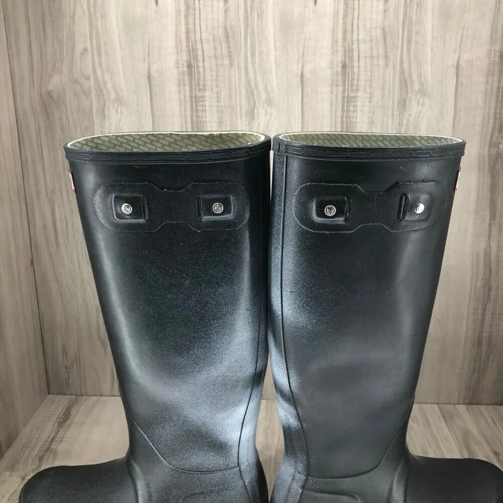 Hunter Boots Mens 7 Black Rubber Rain Shoes There is paint and no top strap